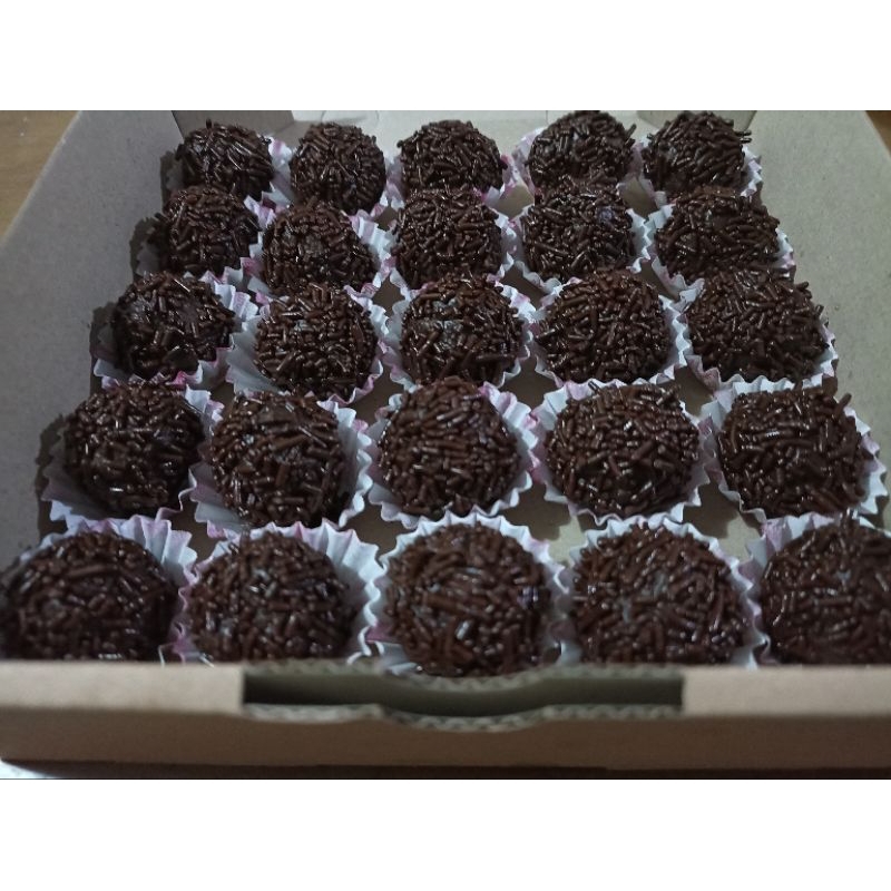 

Bola-bola Cokelat 25pcs snack acara ulangtahun, arisan, snack box, hajatan