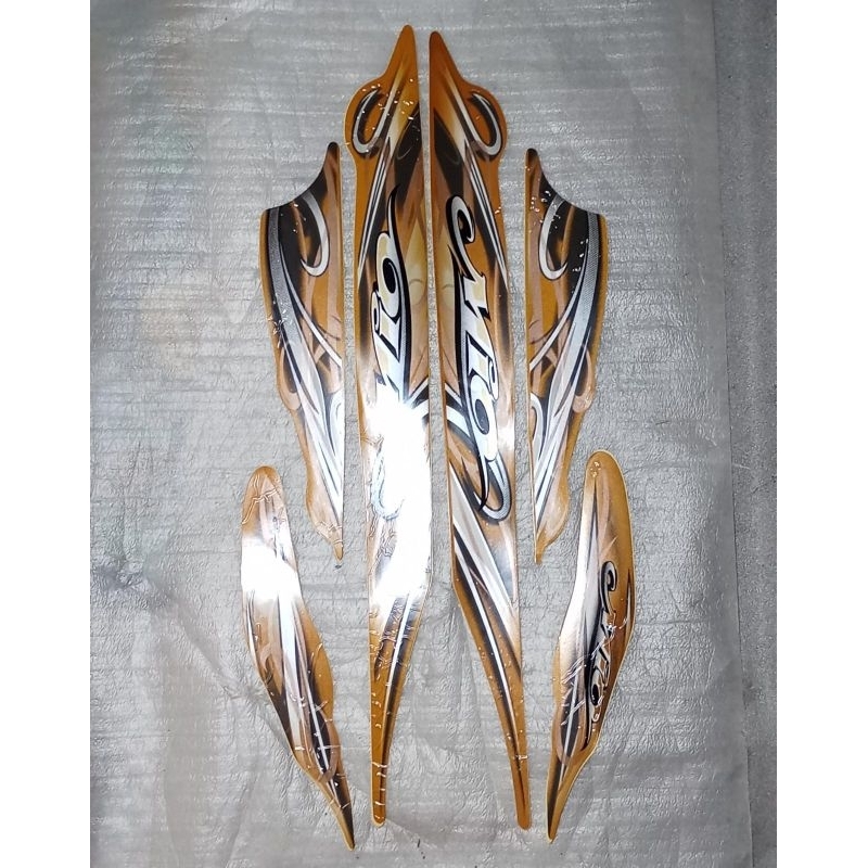 Striping stiker bodi kanan kiri full set Mio sporty warna kuning emas tahun 2010 original AAJ