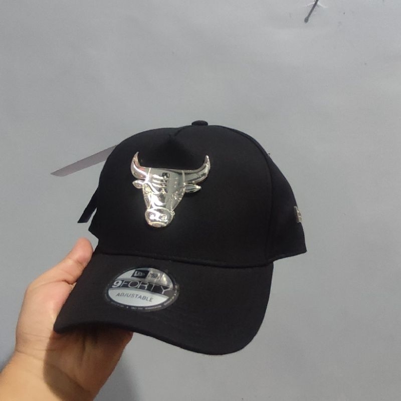 TOPI LOGO BANTENG CICAGO BULLS PLAT BESI ORIGINAL IMPORT