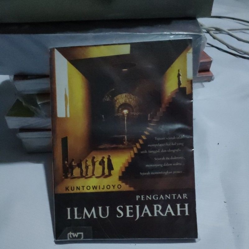 pengantar ilmu sejarah kuntowijoyo