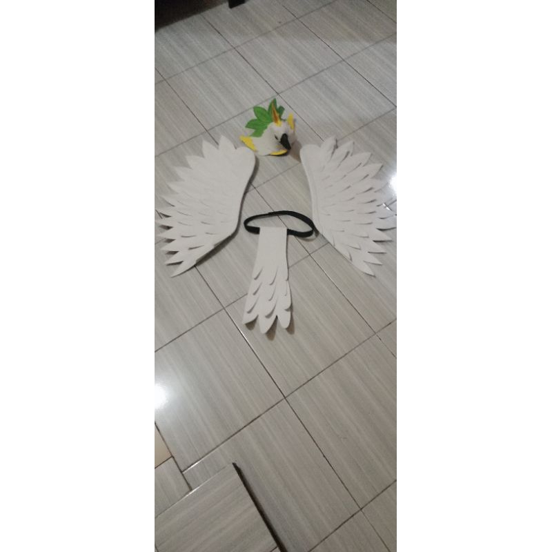 kostum burung kaka tua