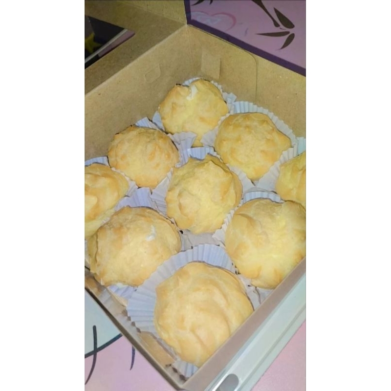 

KUE SOES/CHOUX PASTRY FILLING VANILLA CREAM isi 9pcs/box