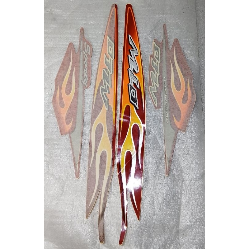 Striping stiker body kanan kiri full set Mio sporty tahun 2006 warna merah