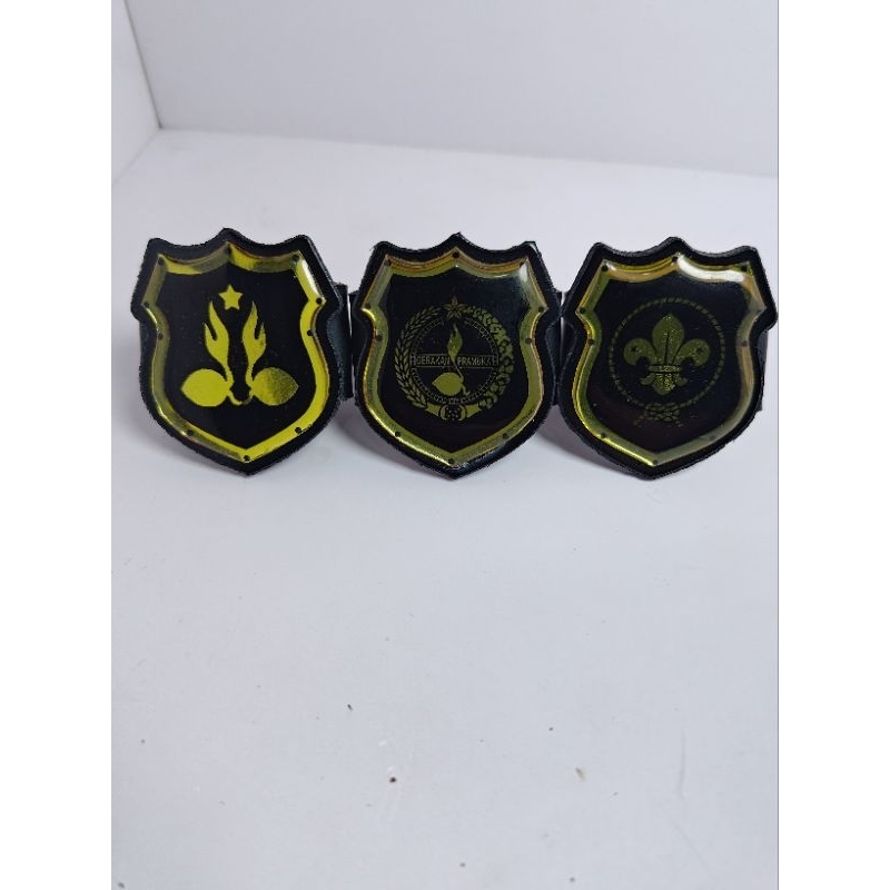 

Ring kacu model barca RING KACU PRMAUKA HOLOGRAM, PENGIKAT KACU, COCOK UNTUK PEMBINA / PENEGAK / PENGGALANG/ SMP / SMA/ UMUM.