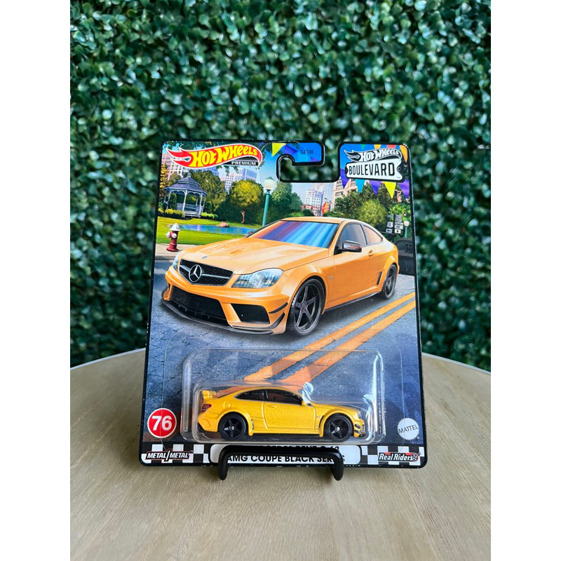 Hot Wheels Premium Series Boulevard - 12 Mercedes Benz C 63 AMG Coupe Black Series