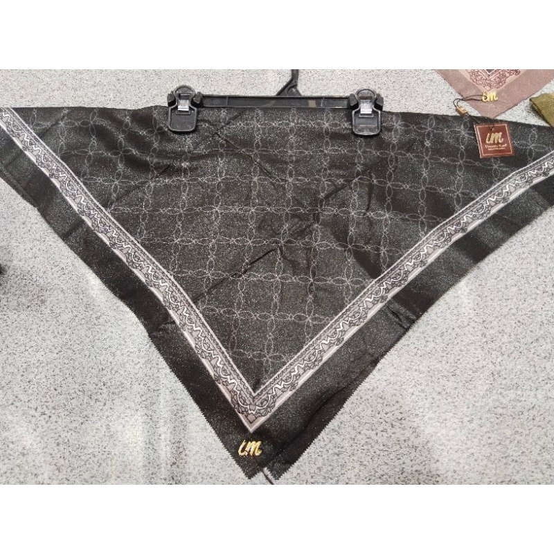 Umama Luxury Scarf metal logo free pouch