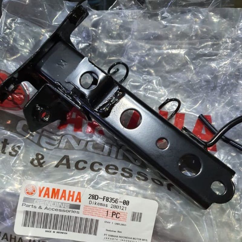 BREKET DUDUKAN TAMENG DEPAN YAMAHA MIO LAMA SMILE (28D1) ASLI ORIGINAL / STAY 1 / 28D-F8356-00