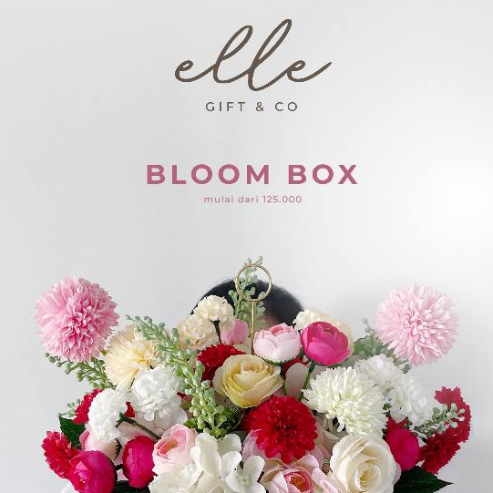 

Hand Bouquet - Buket Bloom Box Premium / Mewah / Cantik Elegan