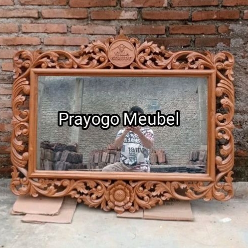 pigura kaca cermin kayu jati ukiran Jepara hiasan dinding ukir jati kaca