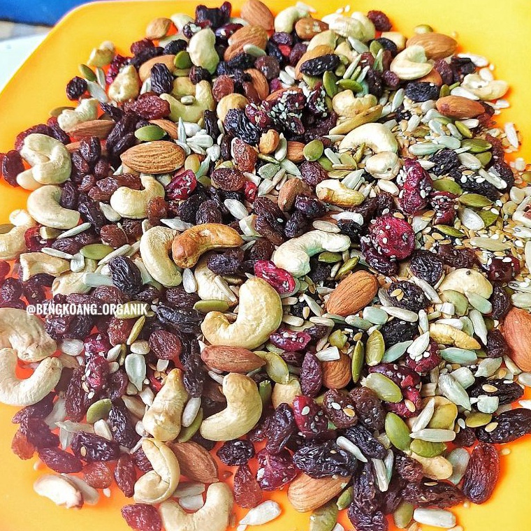 

Top Product SUPER TRAIL MIX 5GR Almond Cranberry Pumpkin Seed Cashew Raisin Sunflower Seed
