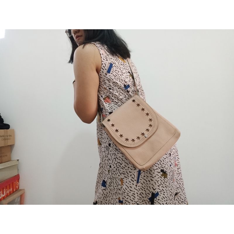 Les Femmes Sling Bag