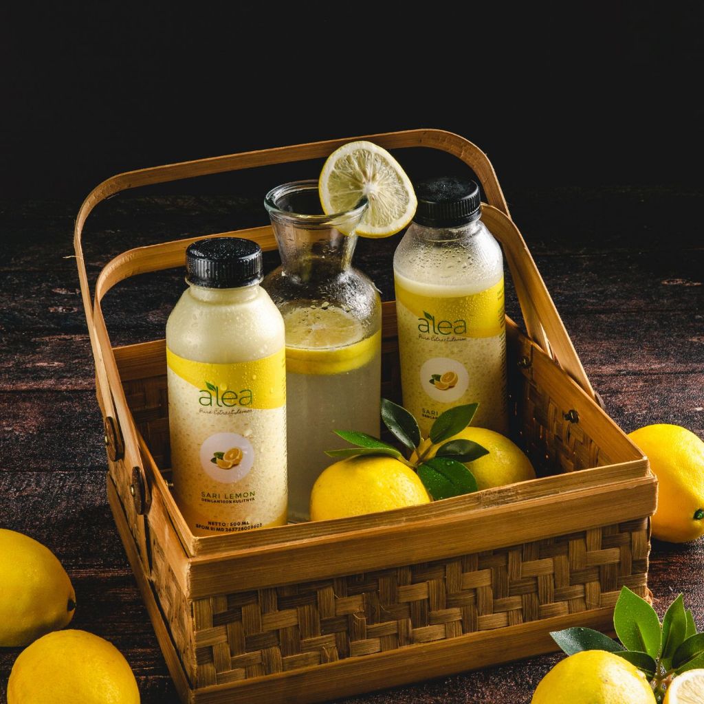 

Sari lemon murni alea pertama diolah dengan bulir dan kulitnya