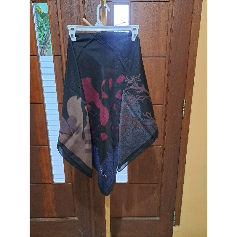 HIJAB SEGIEMPAT MOTIF SENORITA AZARA 110X110