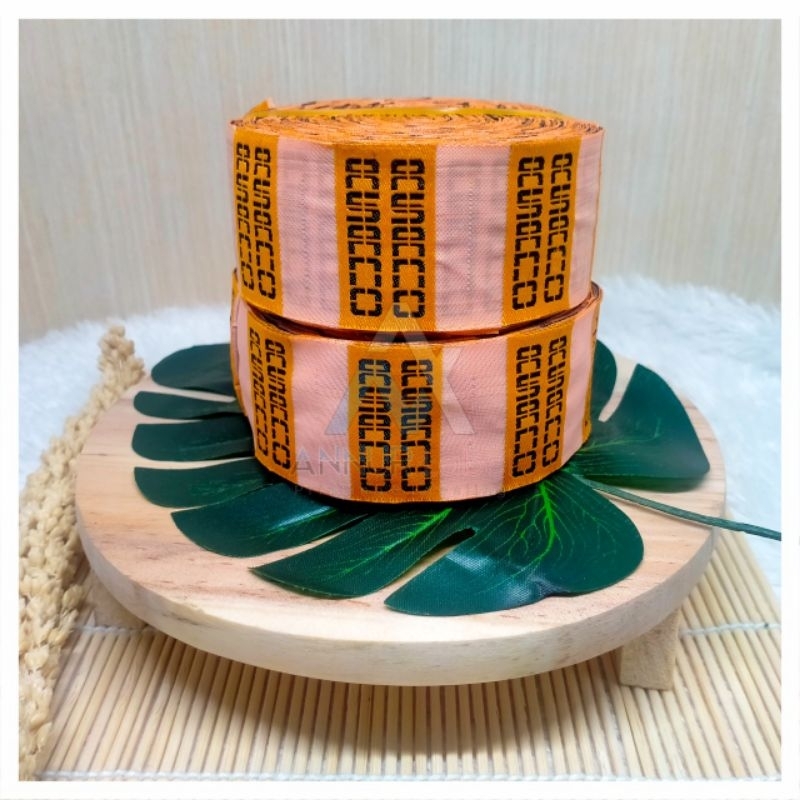 

Label woven ukuran 3,5cm x 6cm, Label bordir Label baju bahan damask