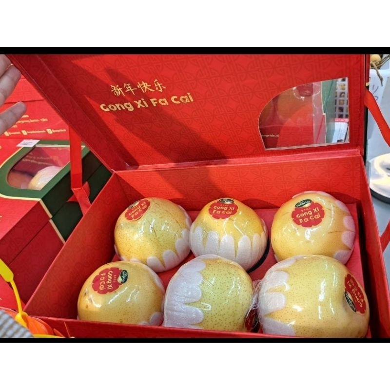 

Pear golden sunpride gift box special imlek