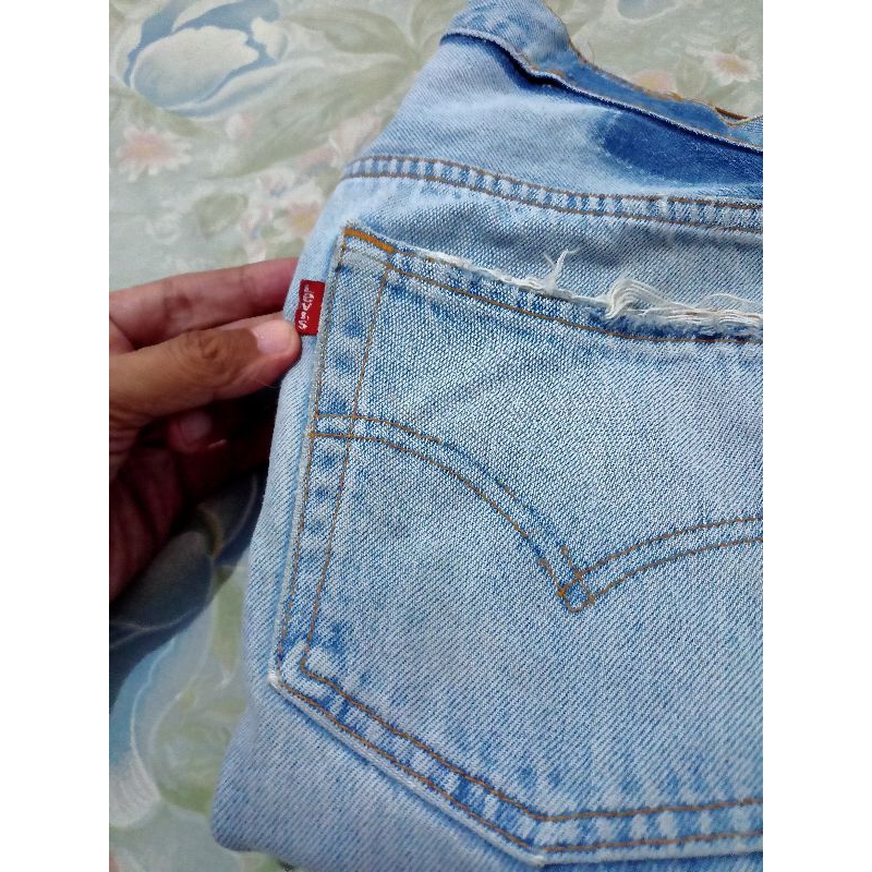 Denim Levis.501 ripped jeans