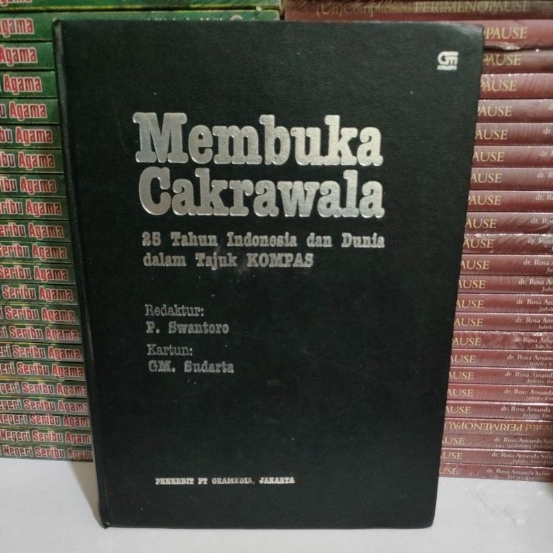 Buku Murah Original - Buku Membuka Cakrawala 25 Tahun Indonesia Dan Dunia Dalam Tajuk Kompas