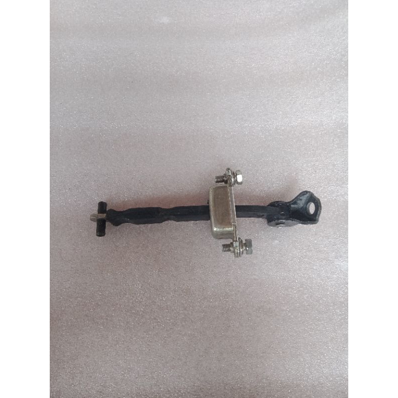 stoper / doorcek  pintu depan kiri Daihatsu Terios old.