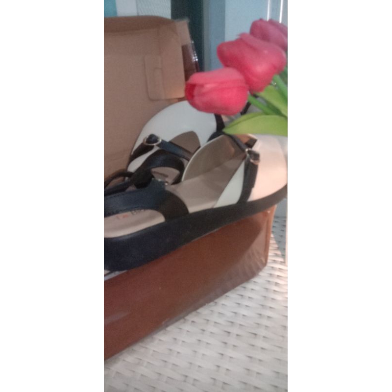Le Bianca sepatu sandal wanita