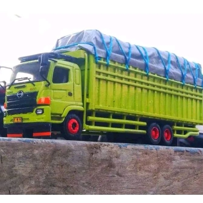 Miniatur truk tronton Hino 500 remot control full lampu leed