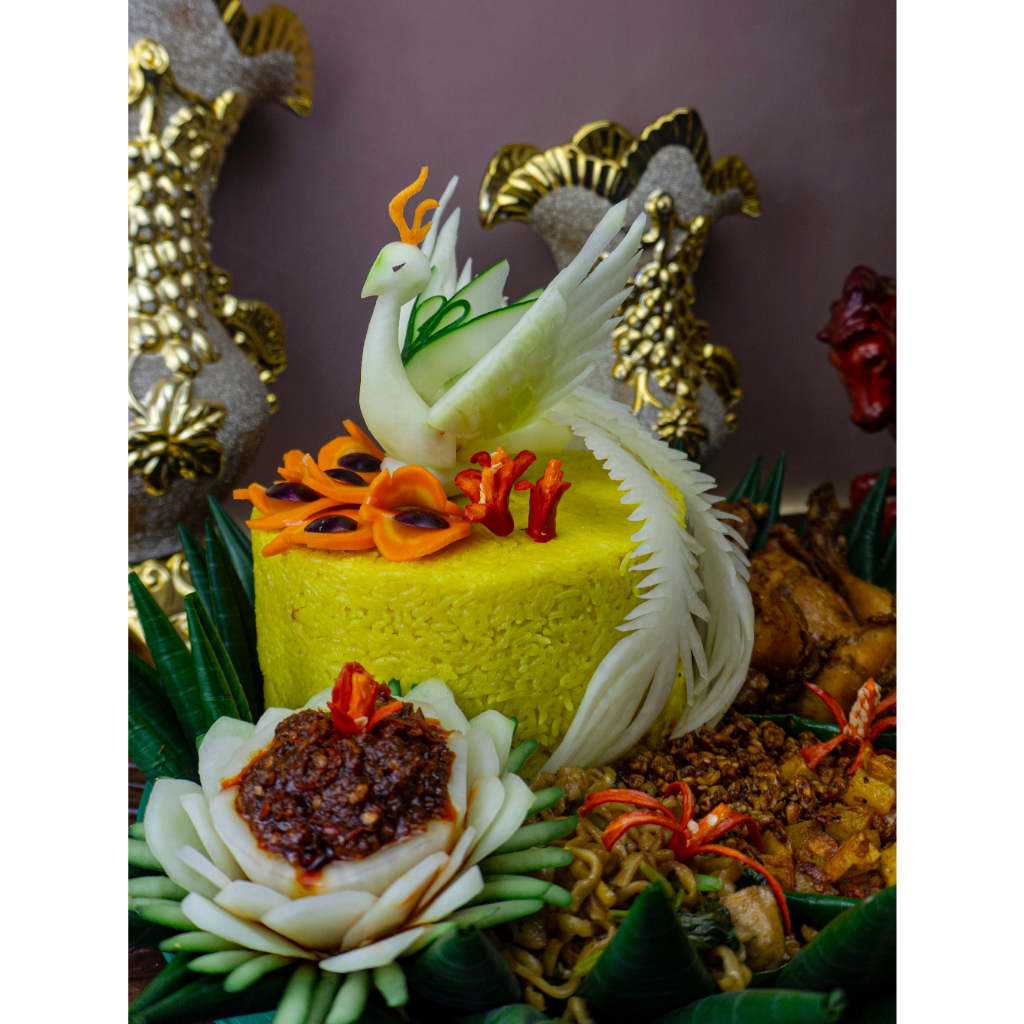 Phoenix Tumpeng Nasi Kuning Premium Ukuran Besar Porsi Beragam Ukuran 5-30 orang acara Garnish ulang