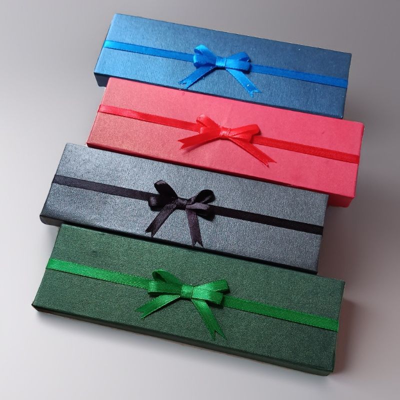 

Kotak Box Hardbox Kado Pen Pena Ekslusive 18x5x2,5cm