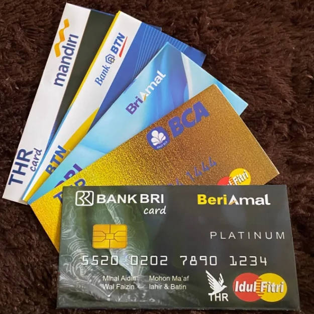 

NEW ANGPAU / AMPLOP Lebaran 100 Lembar Kartu ATM Bank Mandiri Bca Bri BTN Amplop Lebaran Angpau