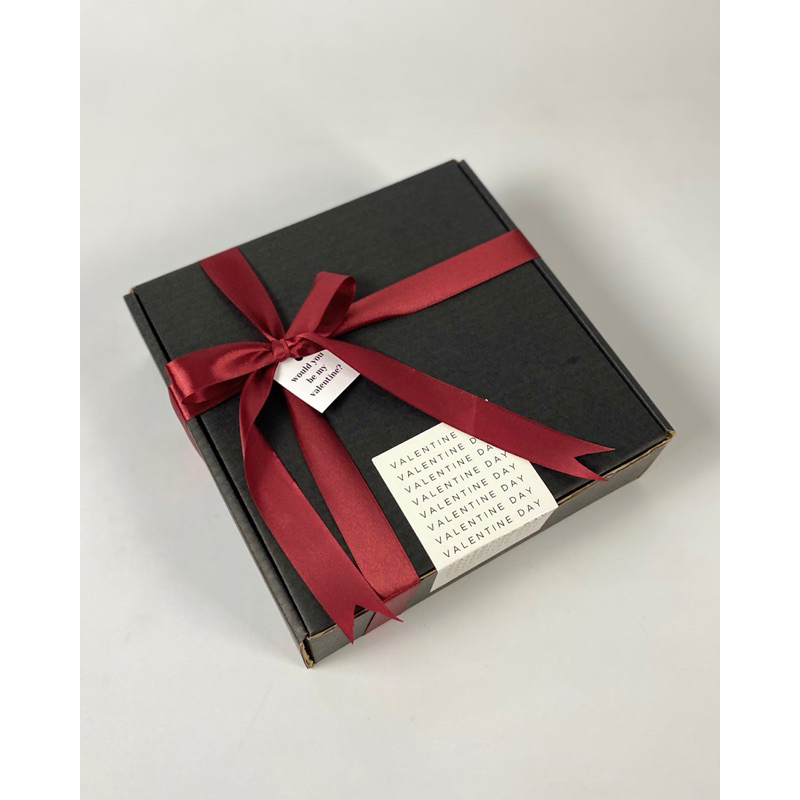

PACKINGIN BALI - GIFT BOX SIMPLE | KOTAK HADIAH HITAM | BOX HADIAH HITAM COGGURATED DIE CUT