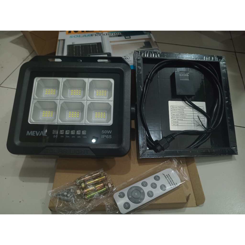 MEVAL SOLAR FLOODLIGHT/LAMPU SOROT MEVAL ENERGI PANAS 50WATT
