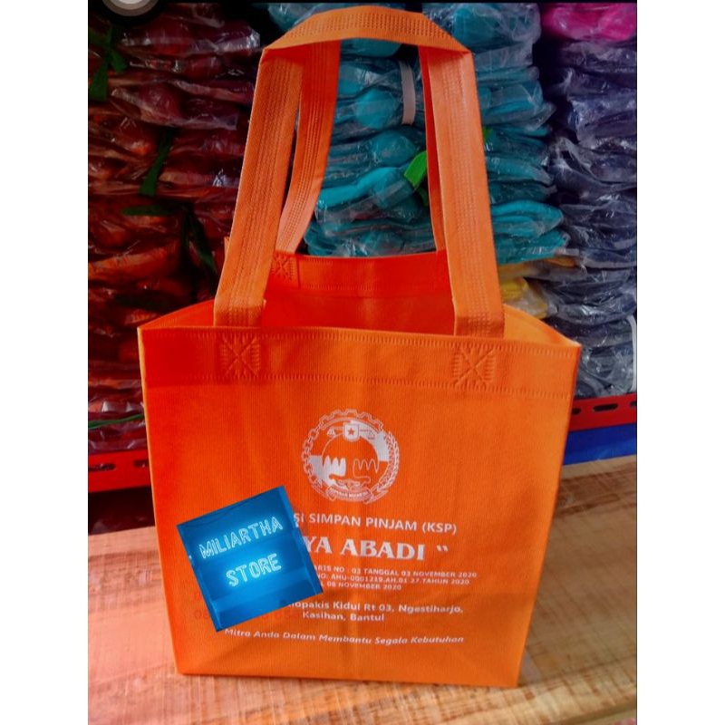 

TAS HAJATAN UKURAN DUS NASI 20cm SPOUNBOND FREE SABLON MIN 100PCS