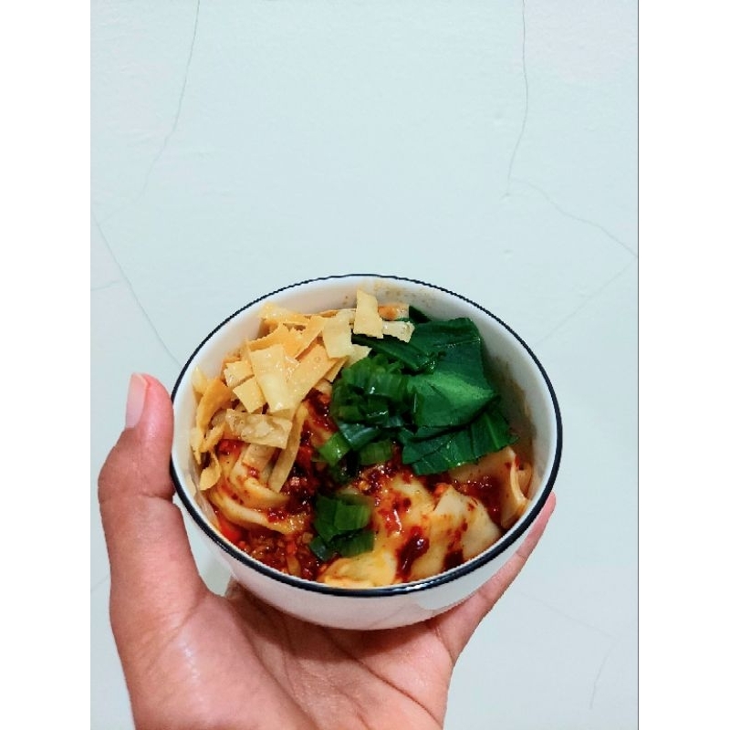 

Wonton Basah dengan Chili Oil Wonton Goreng