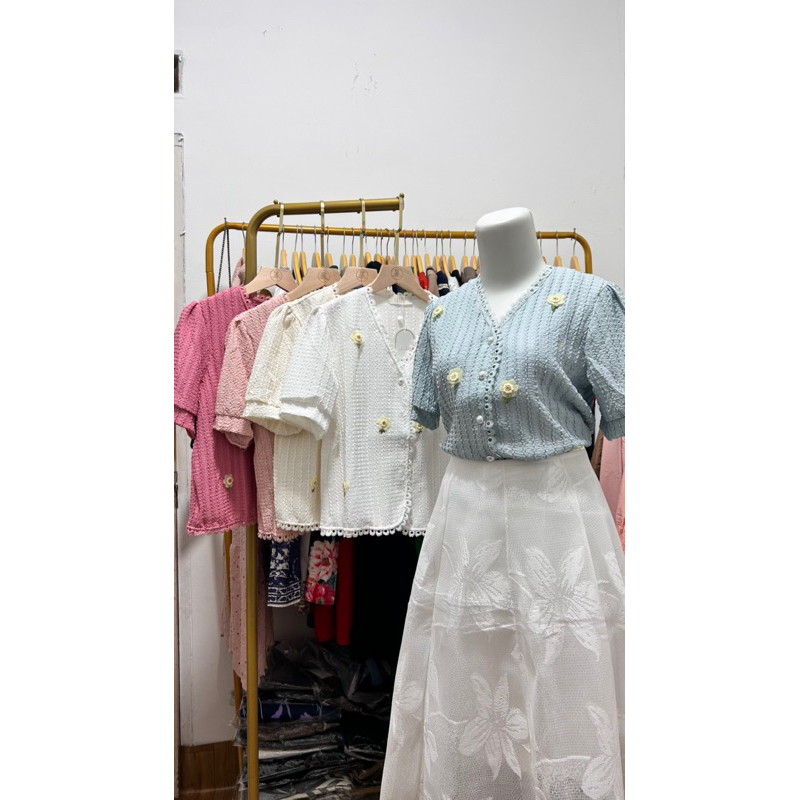 Villika Atasan model korea embos motif bunga bunga