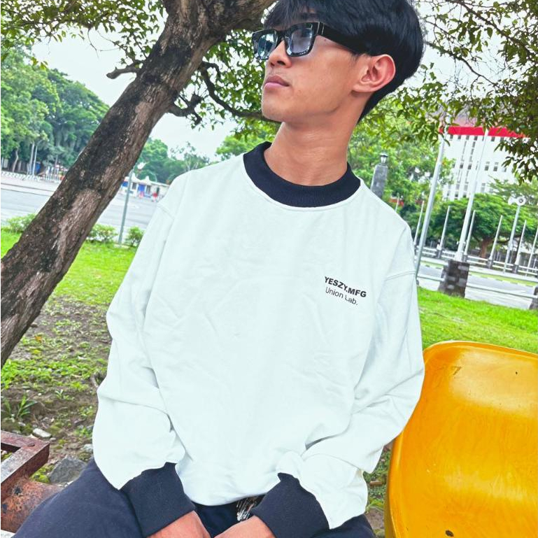 YESZY.MFG Crewneck White II Unity F Black