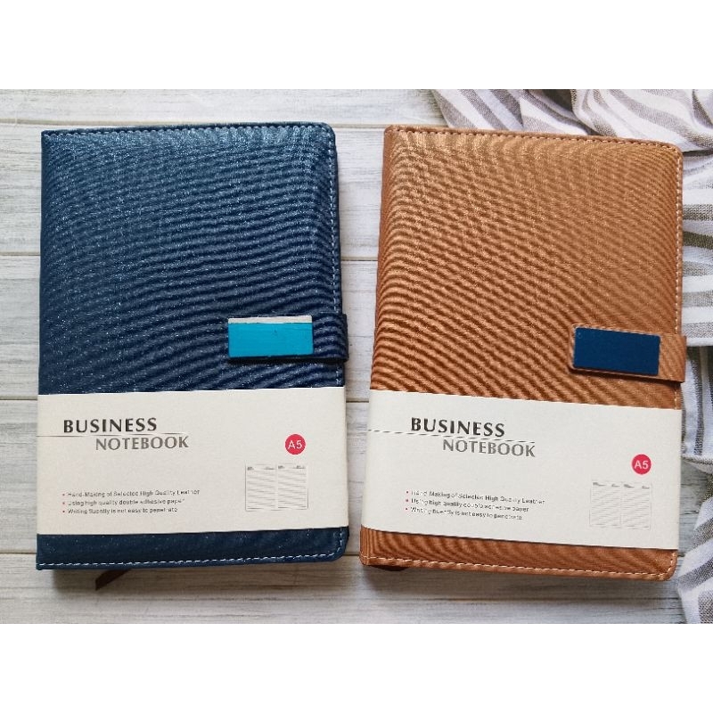 

NOTE BUSSINESS A5 25-21 KERTAS BERGARIS ISI 120 LEMBAR UK 14.1X20.6CM