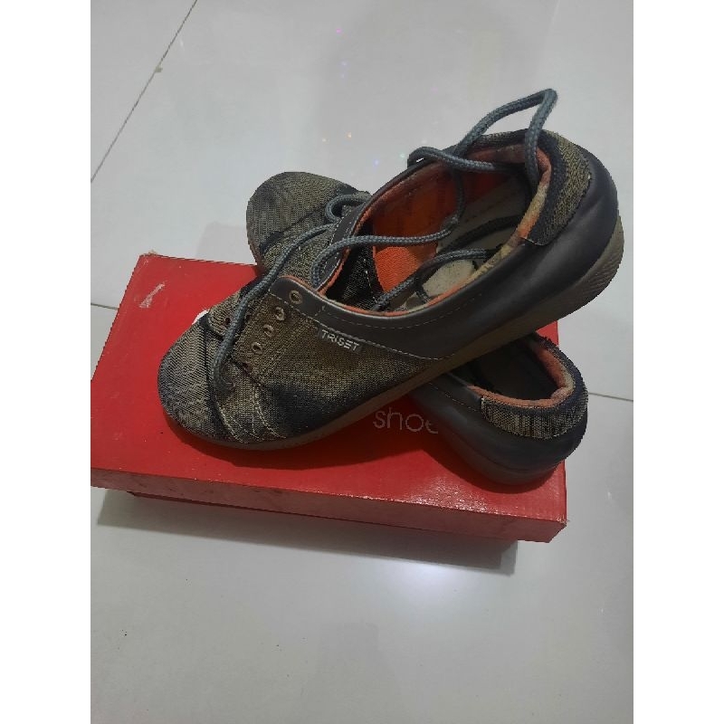 Sepatu wanita preloved triset