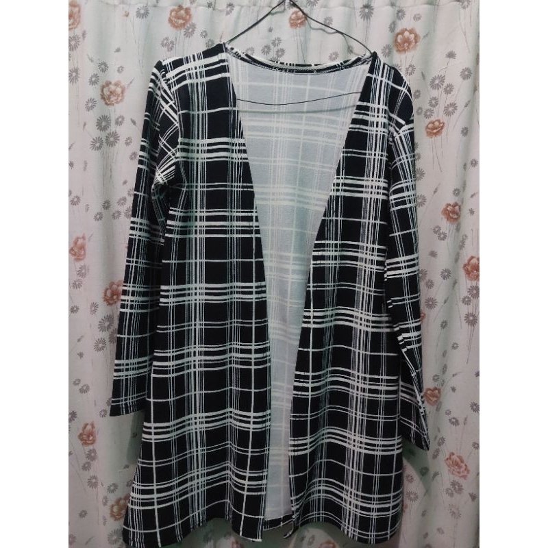Cardigan/Outer Tunik Wanita Preloved Motif Kotak Hitam Putih Lengan Panjang