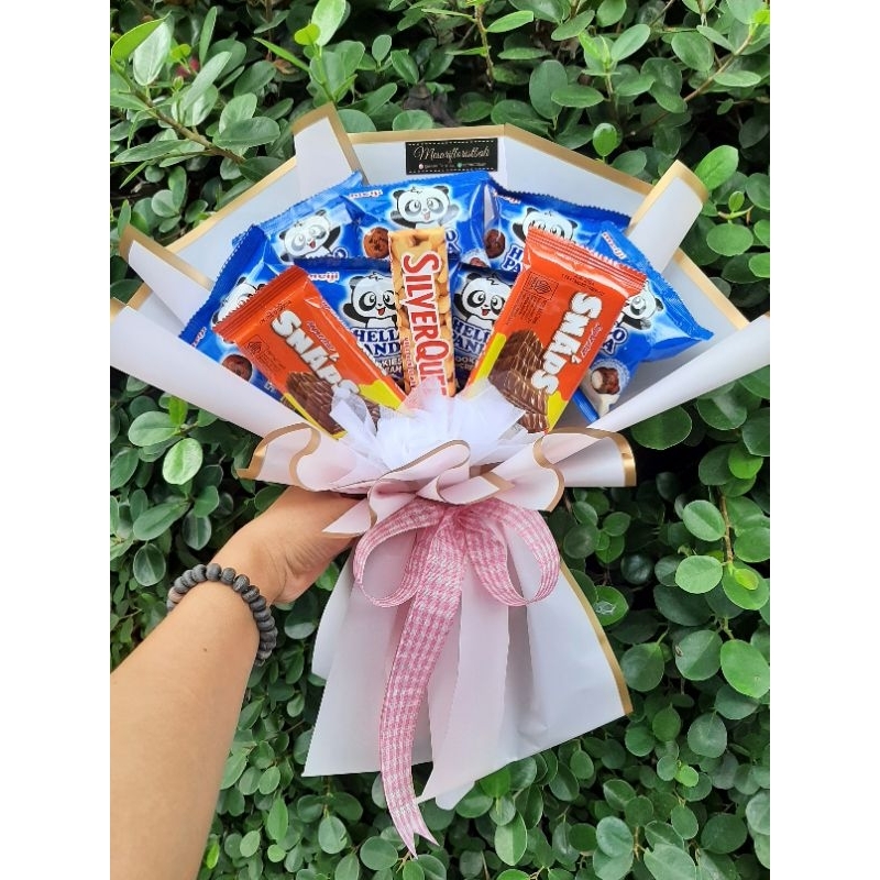 

Buket Snack // Buket ultah//Buket Wisuda // Buket snack murah// Buket coklat.murah