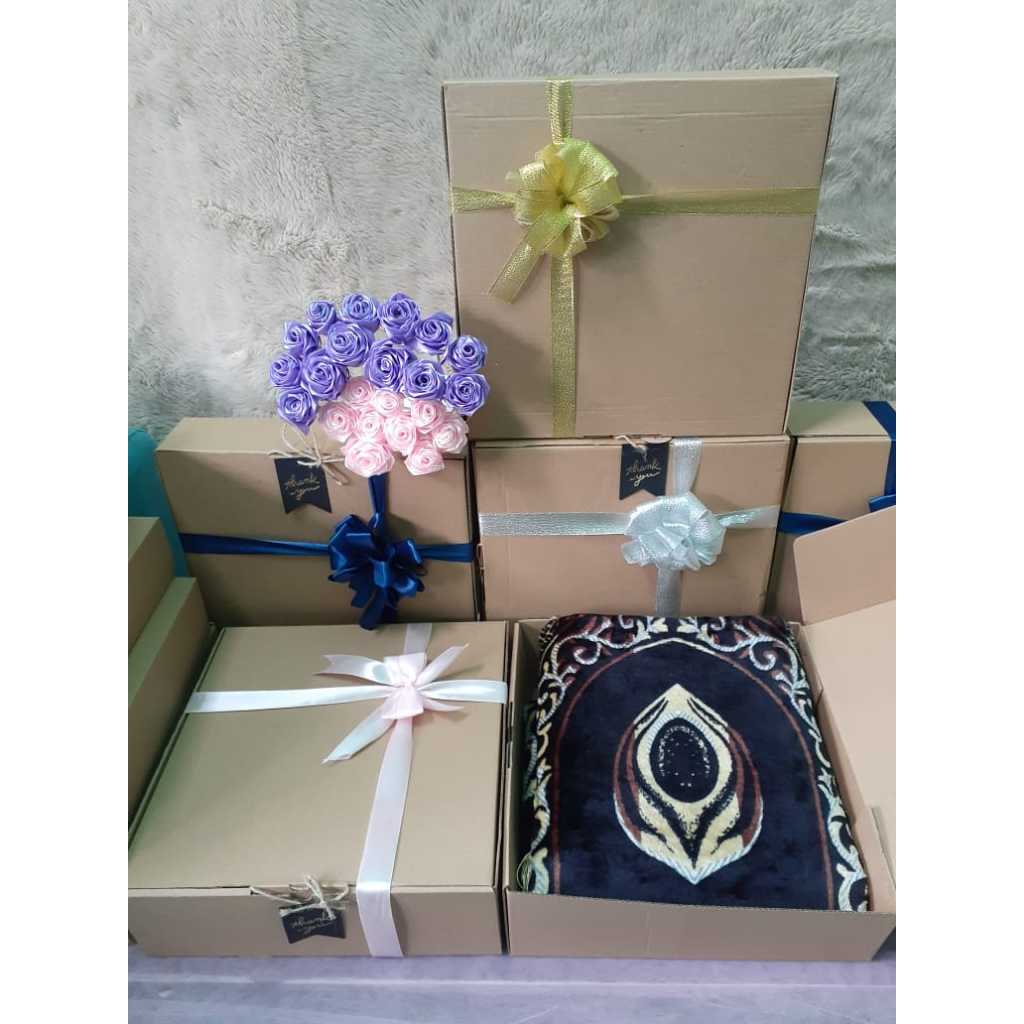 

Hampers Bingkisan Parcel Gift Souvenir Box Lebaran Idul Fitri Sajadah Kiswah Premium Tebal Murah Cocok untuk Kado Guru dan Seserahan dan Oleh oleh haji dan umroh