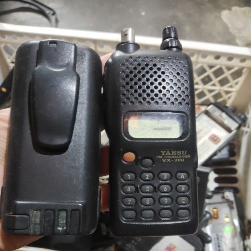 HT YAESU VX-300 (1X) YAESU MUSEN MADE IN JAPAN