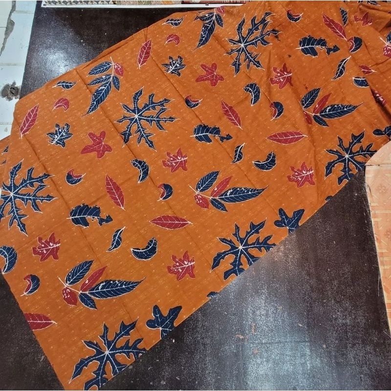Kain katun Batik Cabut Solo motif daun pepaya