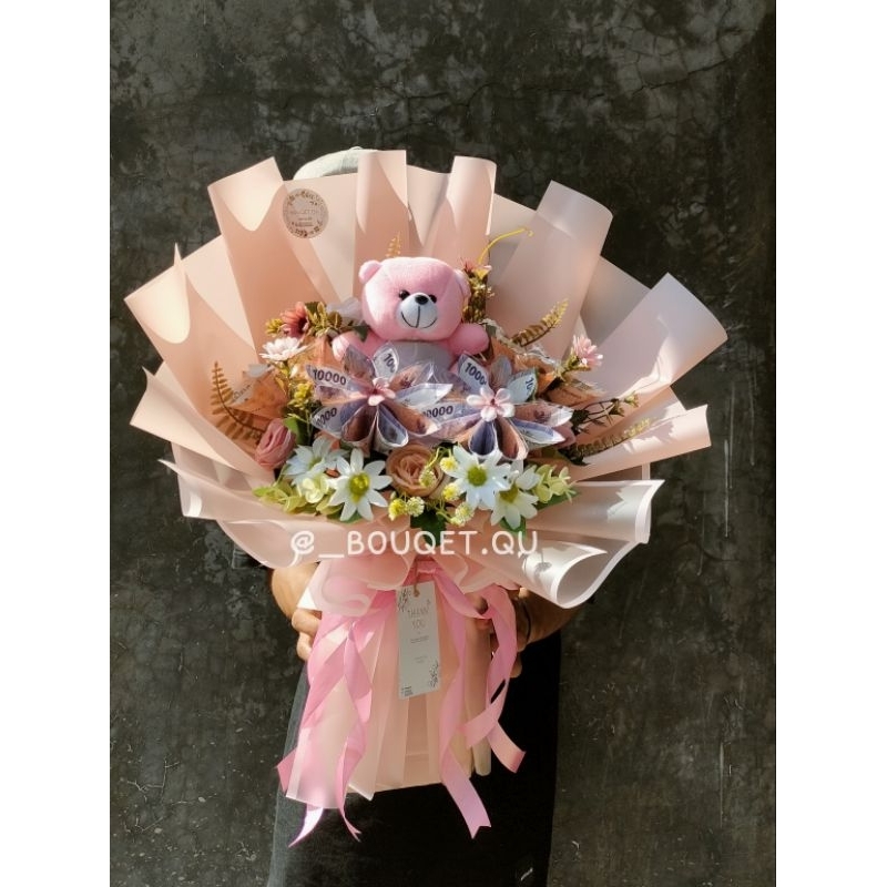 BUCKET BONEKA WISUDA UANG DAN COKLAT