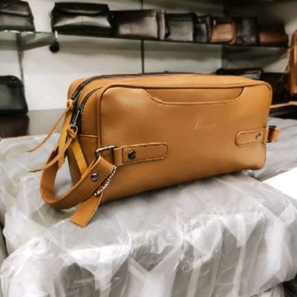 Pouch Bag Bahan Kulit Sapi Untuk Tempat Kosmetik Merek Qi Leather kapasitas besar