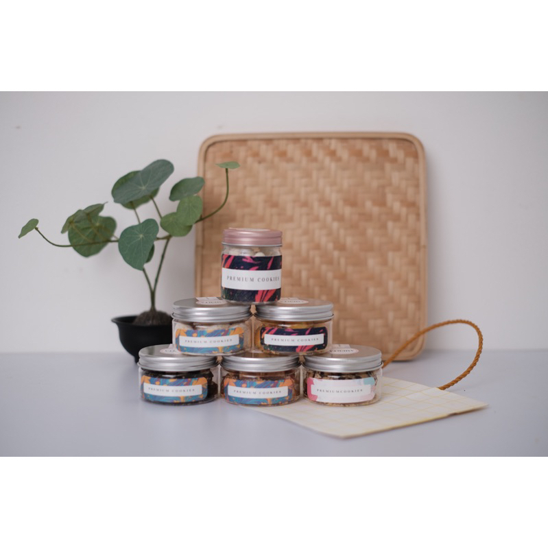 

COOKIES PREMIUM KUE LEBARAN 100 GR