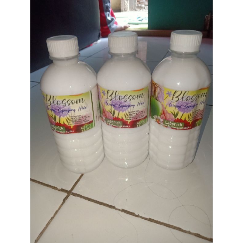 pewangi baju, pelicin pewangi baju,parfum laundry,parfum setrika aroma blossom