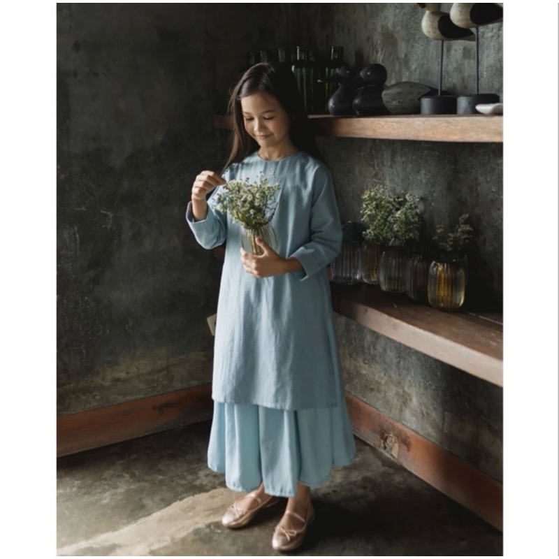 Preloved  Baju muslim anak usia 10-11 th Kara tunik by Lewis emma