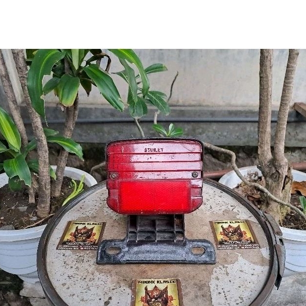 dudukan pangkon stoplamp honda win 100 ORIGINAL pangkon dudukan lampu belakang honda win100