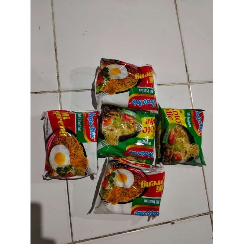 

Paket indomie kuah dan goreng