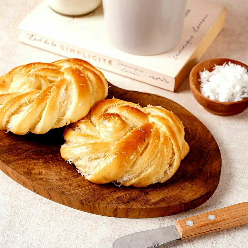 

Roti Kelapa Gulung - Kamayangan Bakery