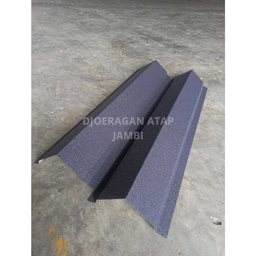 Nok / Prabung Lancip/Segitiga Genteng Metal Hitam Dop/Pasir Sakura Roof
