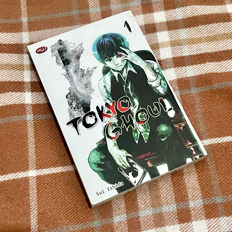 Komik/Manga Tokyo Ghoul Volume 1 dan Volume 4 | Preloved